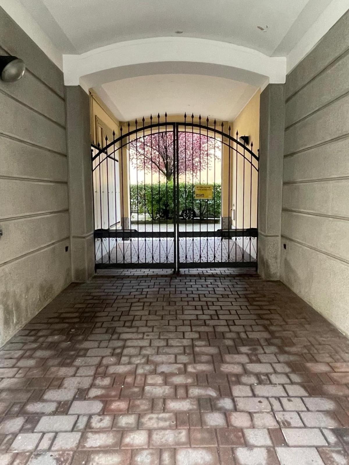 Gelsomino Appartamento Con Posto Auto Nel Centro Di Monza Exteriör bild